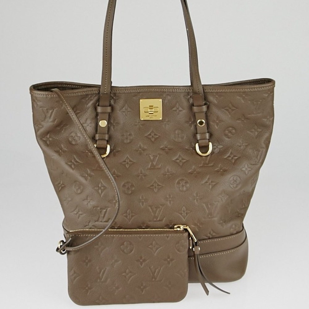 Louis Vuitton  LEATHER TOTE AND POUCH BAG